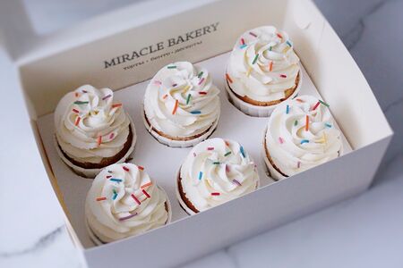 Капкейки с посыпкой палочки