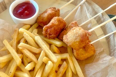 Беби-корн-дог с картофелем фри