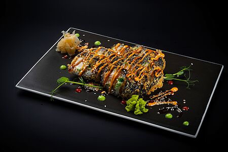 Теплый ролл с лососем