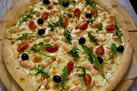 Пицца с лососем  