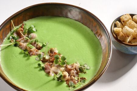 Крем-суп из спаржи с беконом