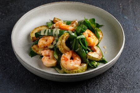 Салат с кабачками и креветками