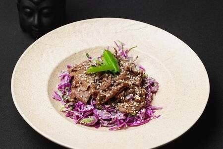 Салат с чукой и ореховым соусом