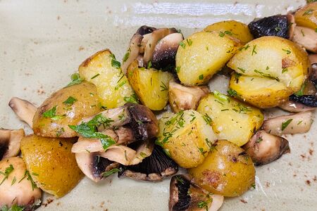 Картофель мини с грибами 