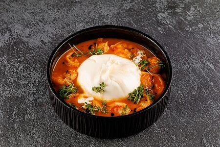 Креветки карри с бурратой