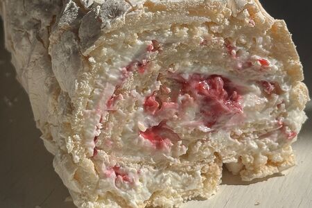 Меренговый рулет 