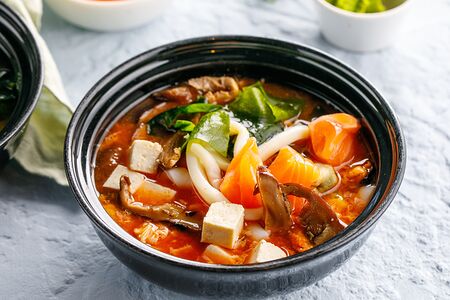 Острый суп Кимчи с морепродуктами