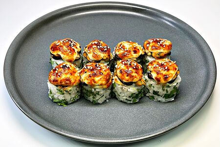 Запеченный ролл с мидиями и соусом дорблю