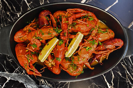 Раки в соусе том ям с перцем чили