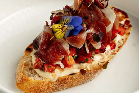 Тост с вяленой уткой