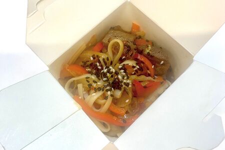 Wok с говядиной и сладким чили