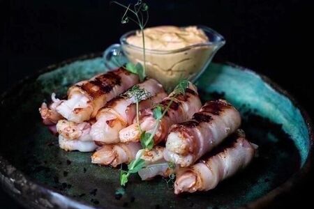 Лангустины в беконе