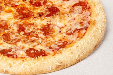 Пеперони на пышном тесте 