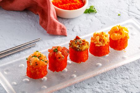 Острый ролл с миксом из морепродуктов