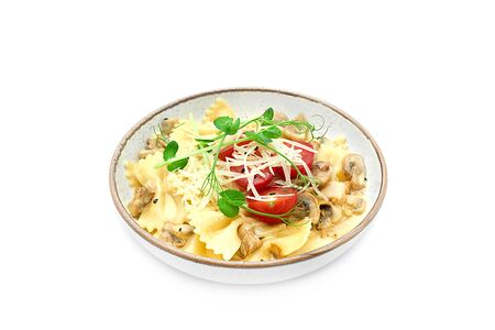 Паста с курицей и грибами