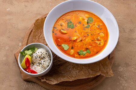 Том ям с морепродуктами