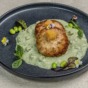 Котлеты из филе щуки со щучьей икрой и сливочно-шпинатным соусом