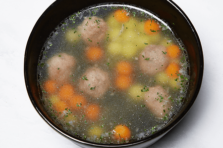 Суп с домашними фрикадельками из мраморной говядины