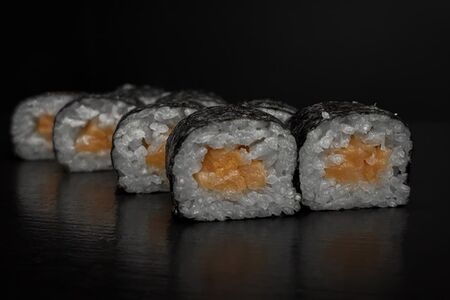 Ролл с лососем