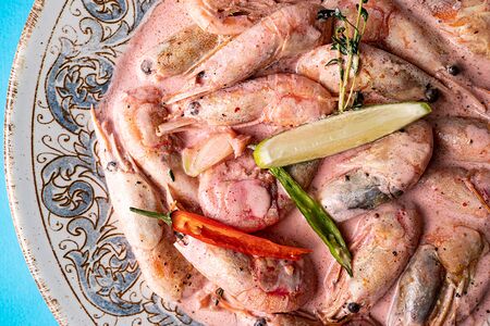 Креветки по-тайски в розовом соусе