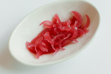 Лук маринованный