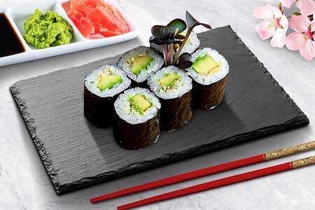 Классический ролл с авокадо 