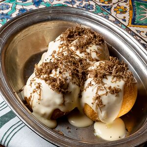 Датские пончики с тыквой, таледжио и трюфелями