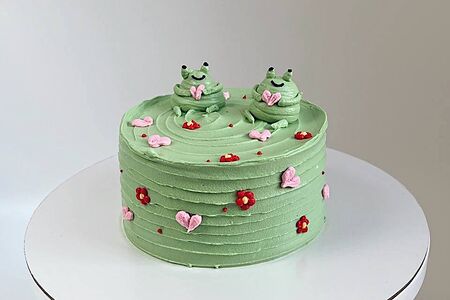 Торт №7 ко Дню рождения с лягушками Ваниль-клубника