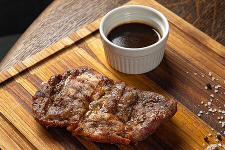 Отбивная из cвинoй шеи