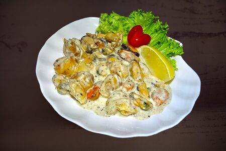 Мидии в сливочном соусе