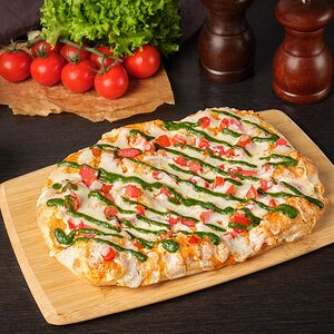Римская пицца с томатами и песто 