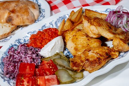 Пилечи батак на тарелке