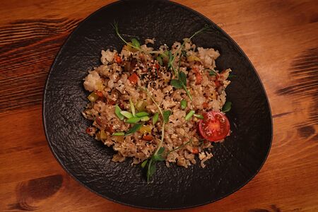 Чесночный рис с овощами и шампиньонами