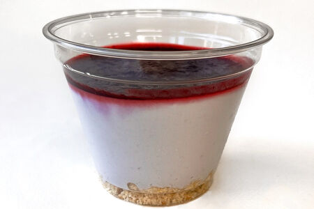 Десерт в стакане Чизкейк лавандовый