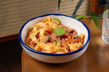 Паста с говядиной в соусе ромеско