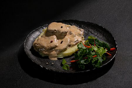 Свиная вырезка с картофельным пюре
