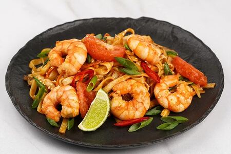 Удон с креветками в соусах Терияки и Сладкий чили