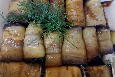 Рулетики из баклажанов с творожной начинкой 