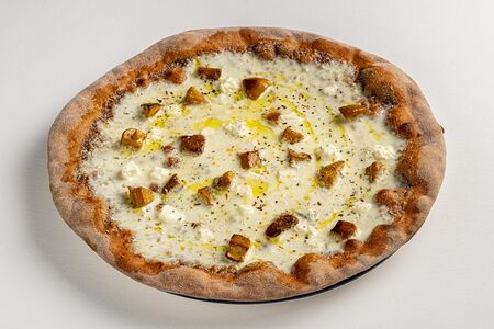 Пицца с трюфельным кремом и белыми грибами ржаная