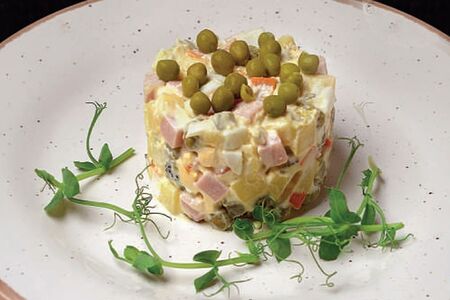 Салат Оливье с курицей