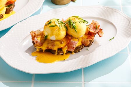 Бенедикт с беконом