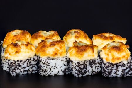 Запеченный ролл Виноград-сыр с плесенью