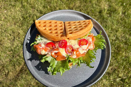 Бельгийские вафли с красной рыбой