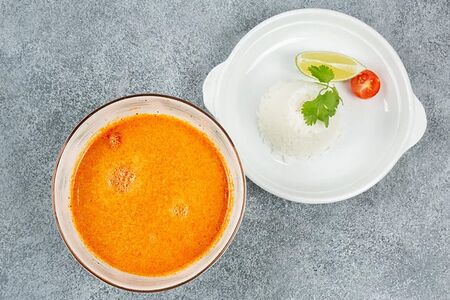 Том ям с креветками