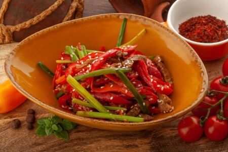 Теплый салат с телятиной