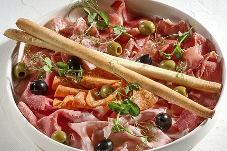 Ассорти колбасных и мясных изделий