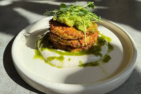 Кабачковые оладьи с классической сметаной