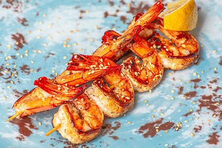 Шашлычок из тигровых креветок