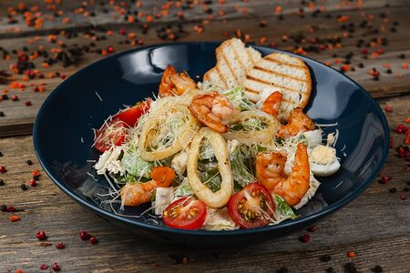 Салат Цезарь с креветками