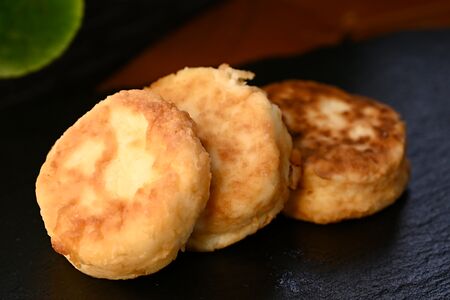 Сырники со сметаной